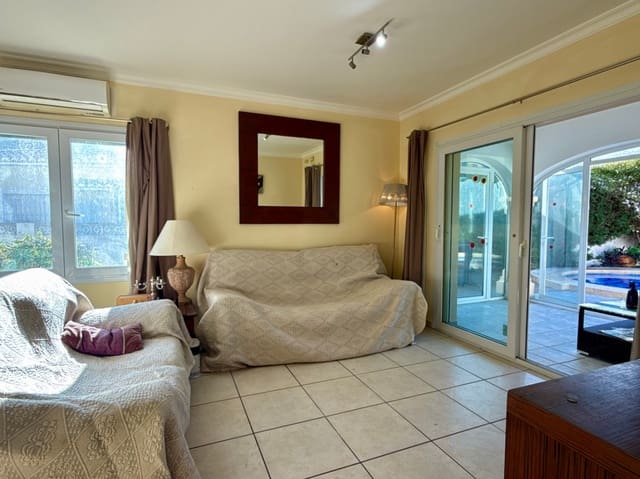 Chalet de 2 habitaciones en Benitachell / Benitatxell en venta con piscina garaje - 339.000 € (Ref: 9447171)