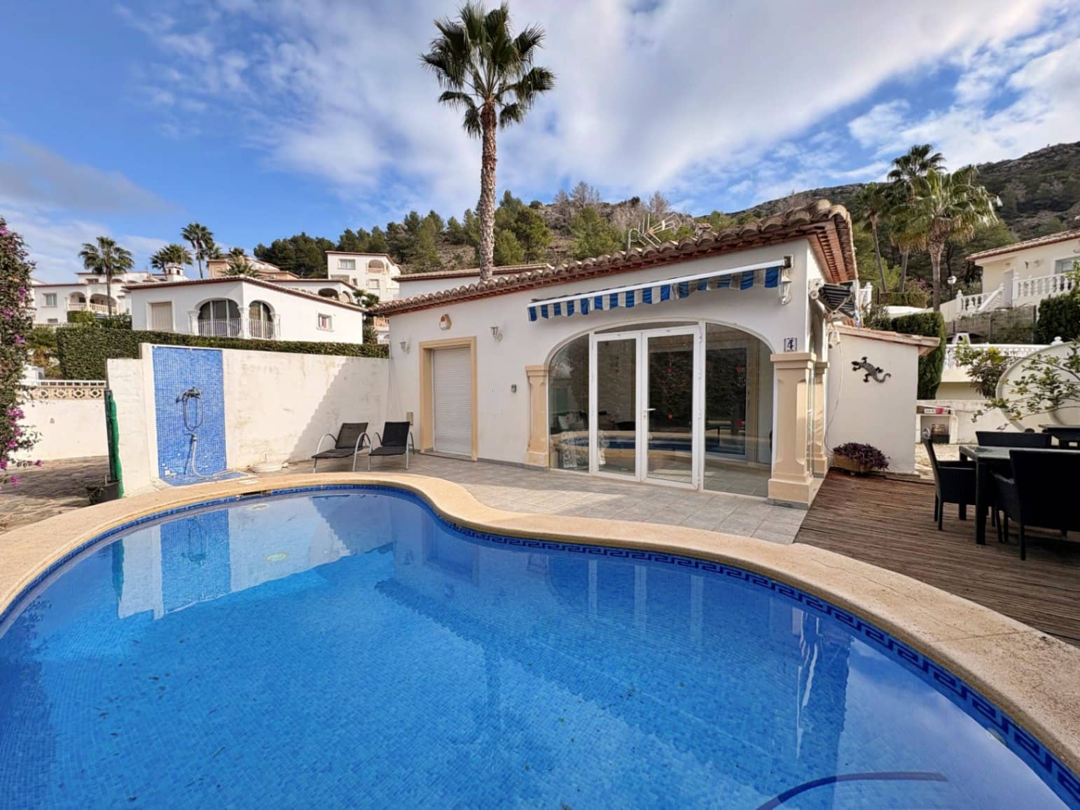 Chalet de 2 habitaciones en Benitachell / Benitatxell en venta con piscina garaje - 339.000 € (Ref: 9447171)