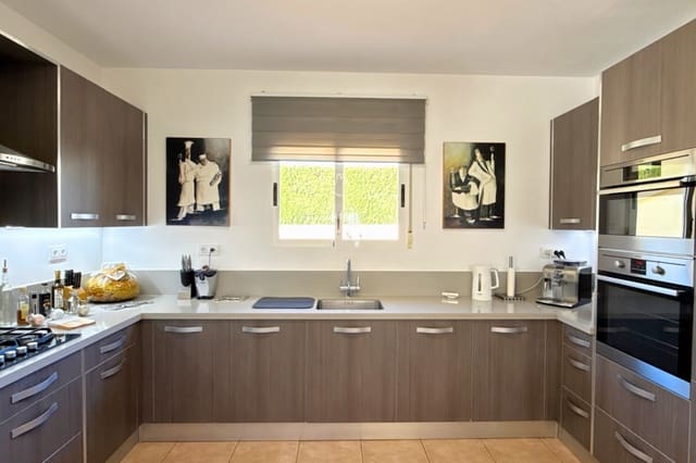 Chalet de 4 habitaciones en Benissa en venta con piscina garaje - 750.000 € (Ref: 9449723)