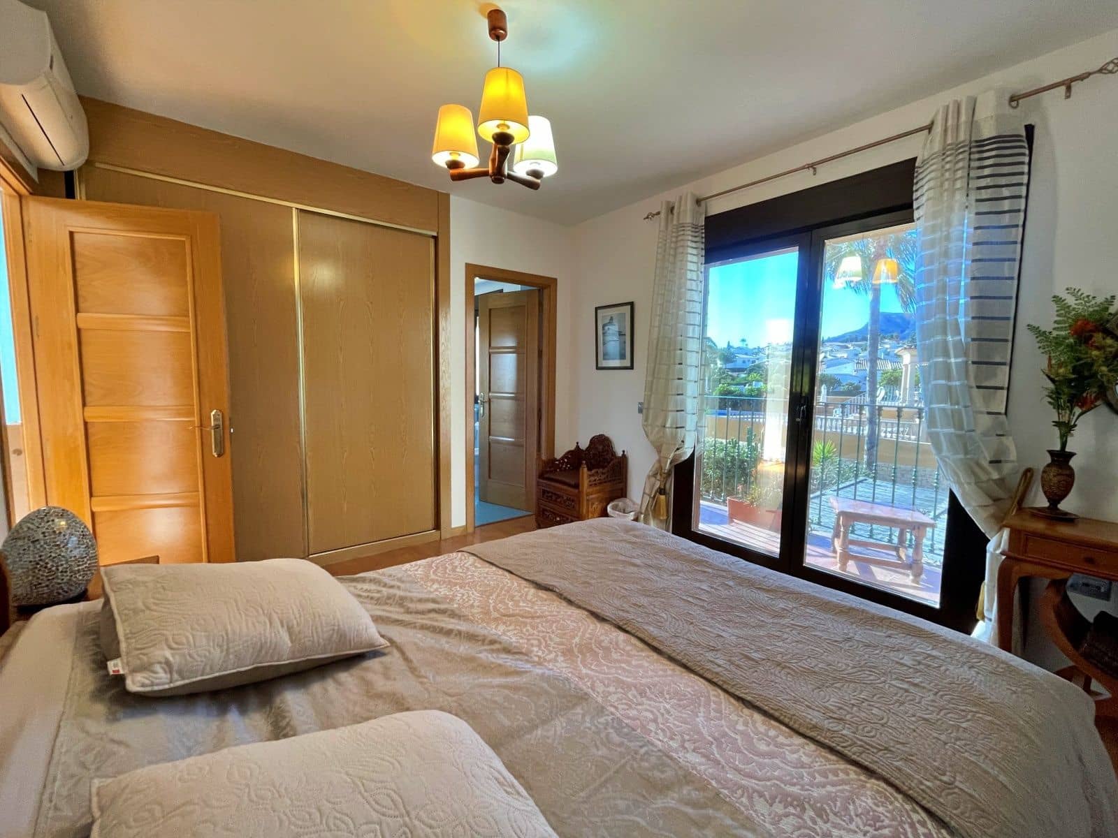 3 soveværelse Villa til leje i Calpe / Calp med swimmingpool - € 1.250 (Ref: 9457734)