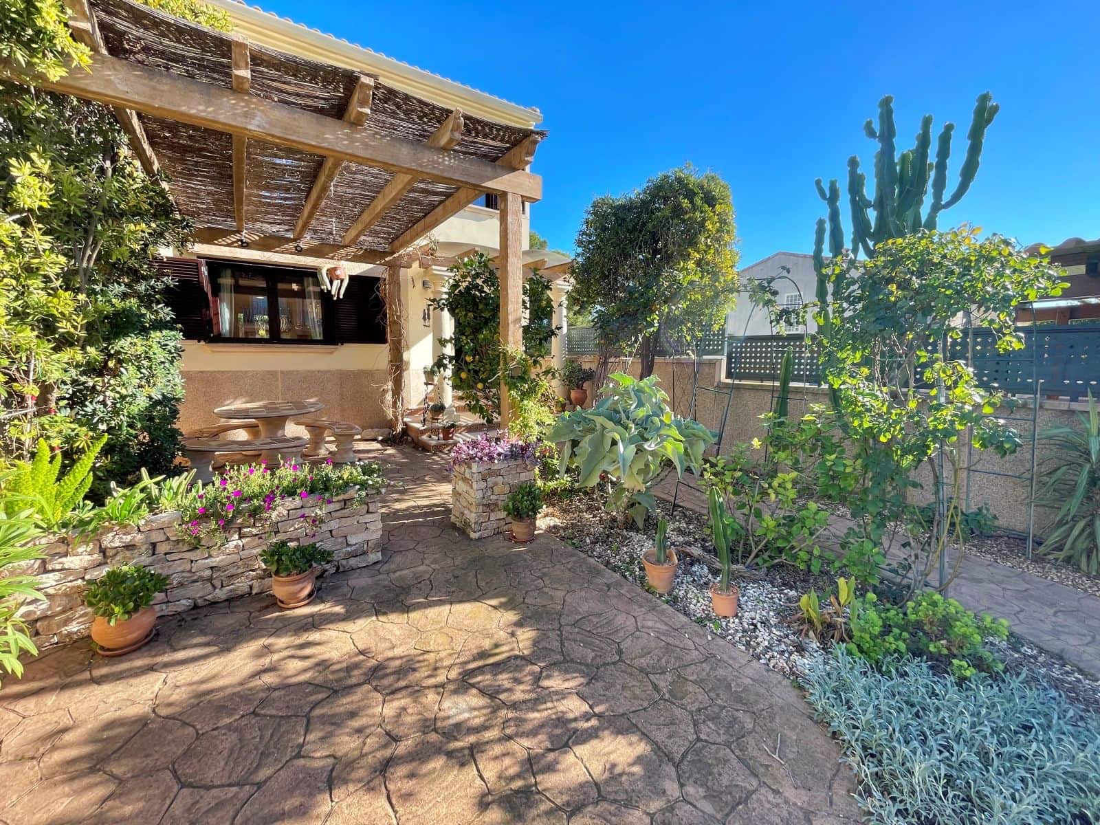 3 soveværelse Villa til leje i Calpe / Calp med swimmingpool - € 1.250 (Ref: 9457734)