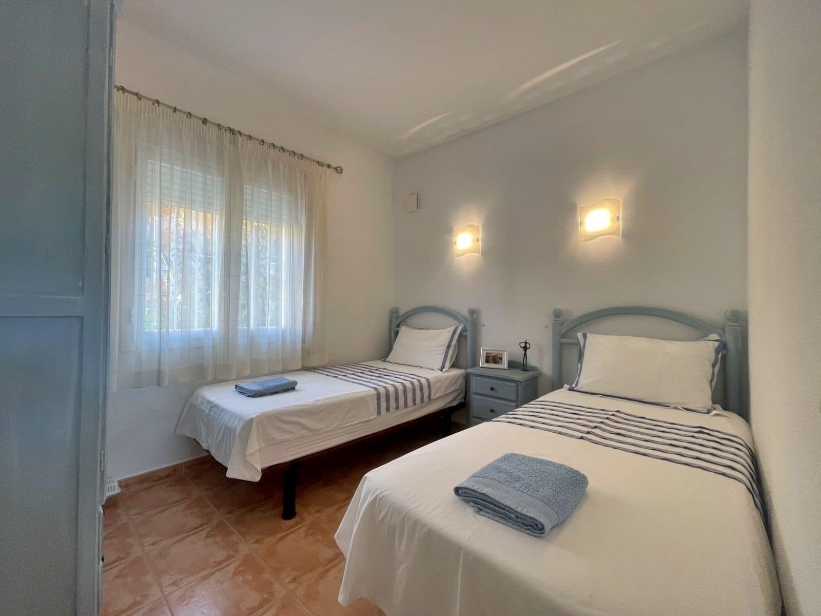 Appartement de 2 chambres à louer à Cumbre del Sol avec piscine garage - 750 € (Ref: 9467613)