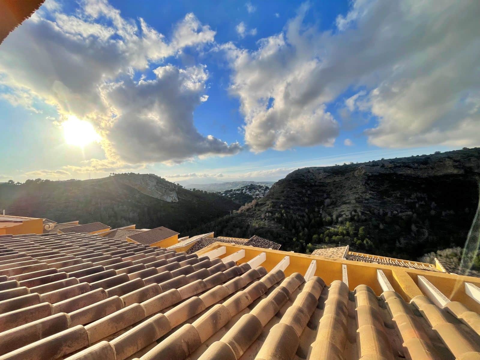 Appartement de 2 chambres à louer à Cumbre del Sol avec piscine garage - 750 € (Ref: 9467613)