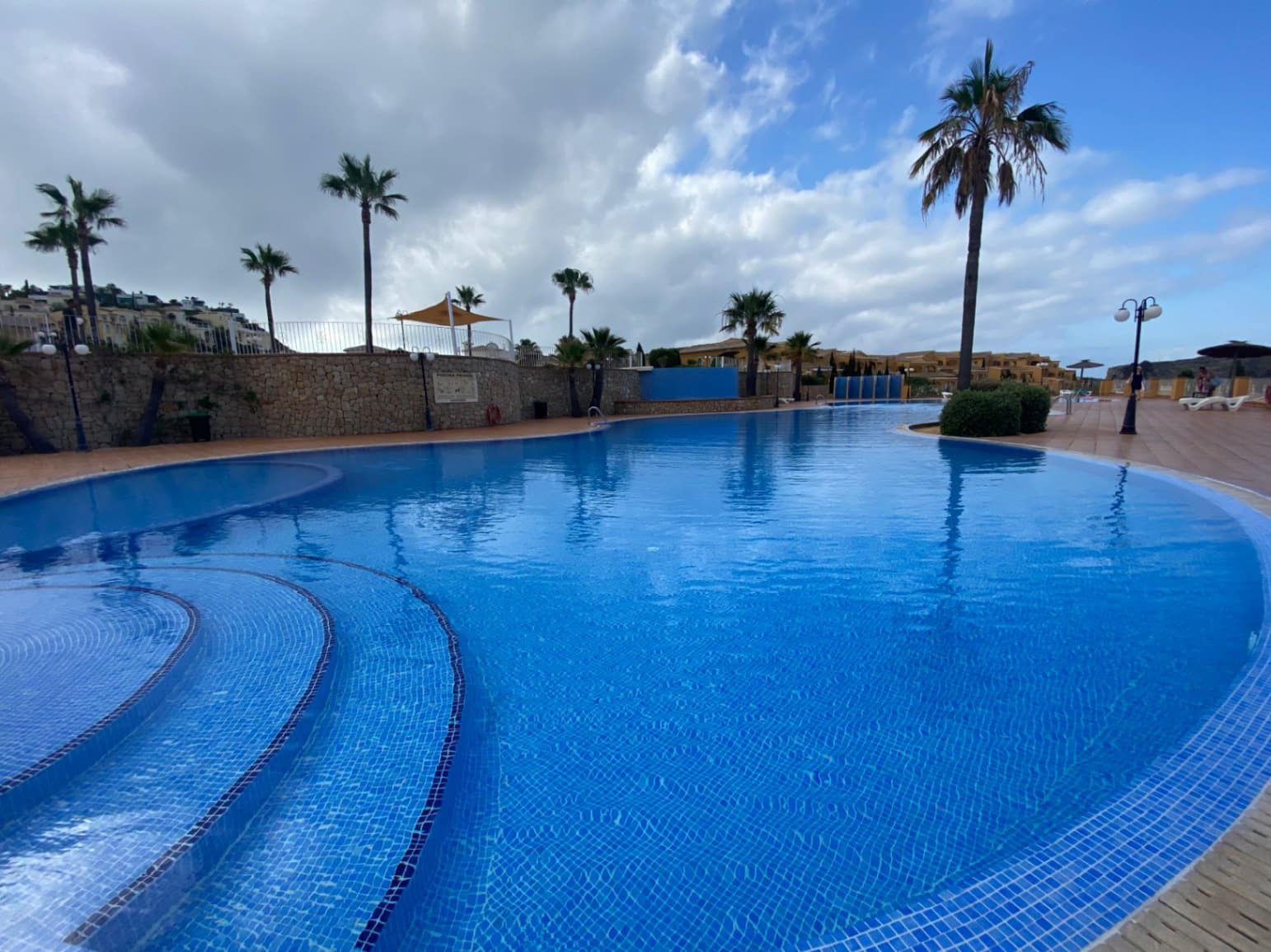 Appartement de 2 chambres à louer à Cumbre del Sol avec piscine garage - 750 € (Ref: 9467613)