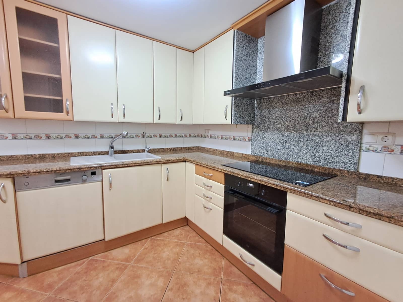3 bedroom Apartment for rent in Altea with garage - € 2,000 (Ref: 9492731)