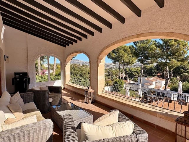 4 soveværelse Villa til salg i Moraira, Teulada-Moraira med swimmingpool garage - € 899.950 (Ref: 9528861)