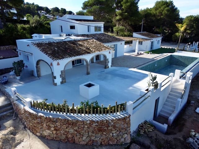 6 soveværelse Villa til salg i Javea / Xàbia med swimmingpool - € 1.250.000 (Ref: 9537460)