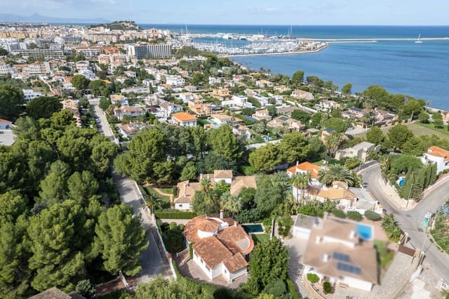 4 bedroom Villa for sale in Dénia with pool - € 1,250,000 (Ref: 9537463)