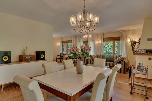 4 bedroom Villa for sale in Dénia with pool - € 1,250,000 (Ref: 9537463)