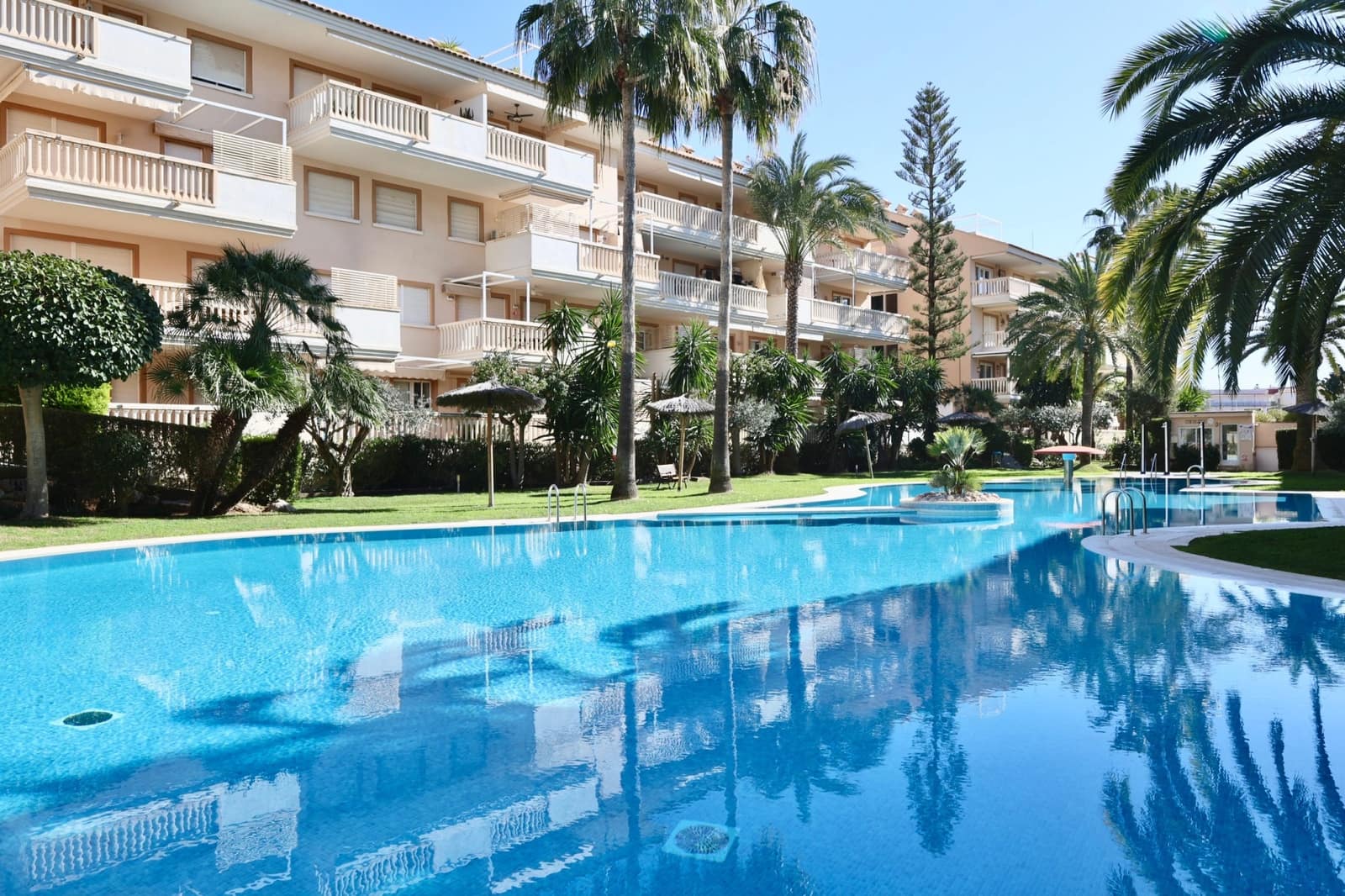 1 sovrum Lägenhet till salu i Arenal med pool - 279 000 € (Ref: 9537471)