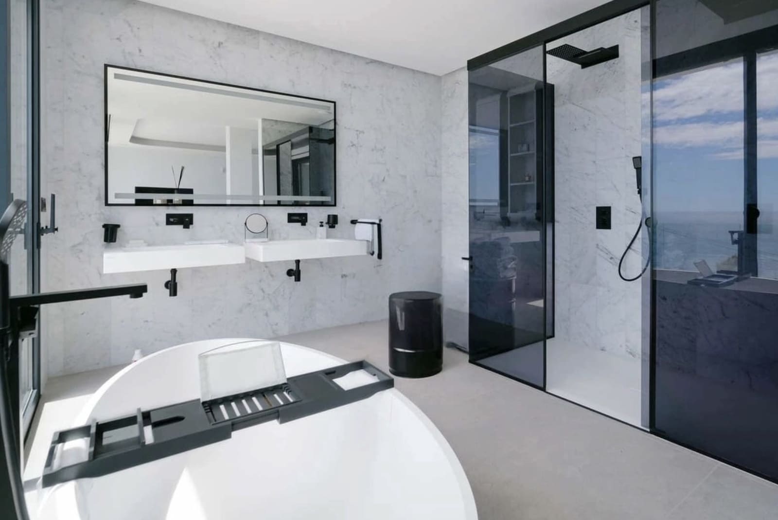 3 slaapkamer Villa te koop in Ambolo met zwembad - € 4.250.000 (Ref: 9537498)