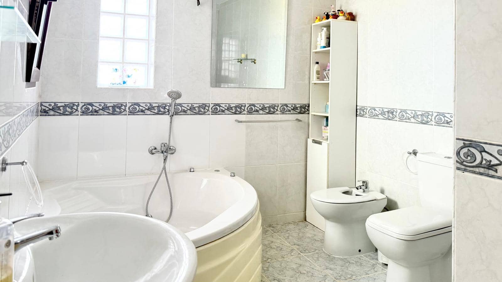 5 bedroom Villa for sale in Javea / Xabia - € 970,000 (Ref: 9537503)