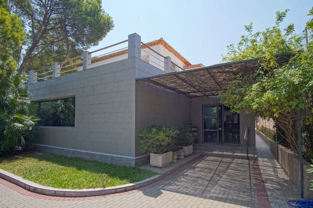 6 bedroom Villa for sale in Las Rotas / Les Rotes, Dénia with pool - € 1,850,000 (Ref: 9537585)