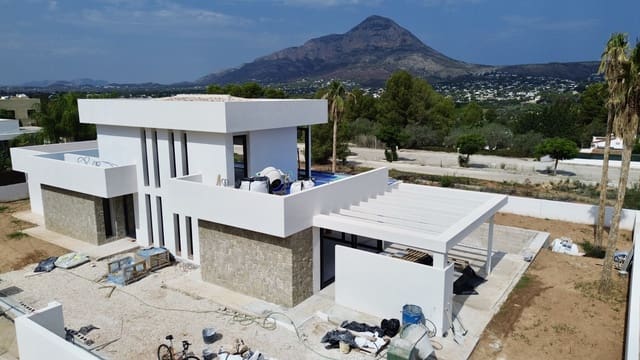 Chalet de 4 habitaciones en Javea / Xàbia en venta con piscina - 1.300.000 € (Ref: 9537604)