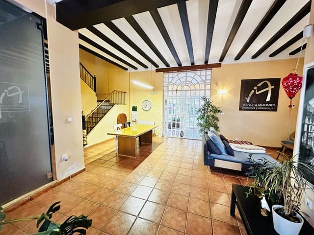 5 bedroom Villa for sale in Alzira - € 550,000 (Ref: 9538704)