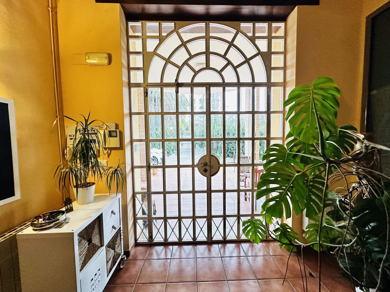 5 bedroom Villa for sale in Alzira - € 550,000 (Ref: 9538704)