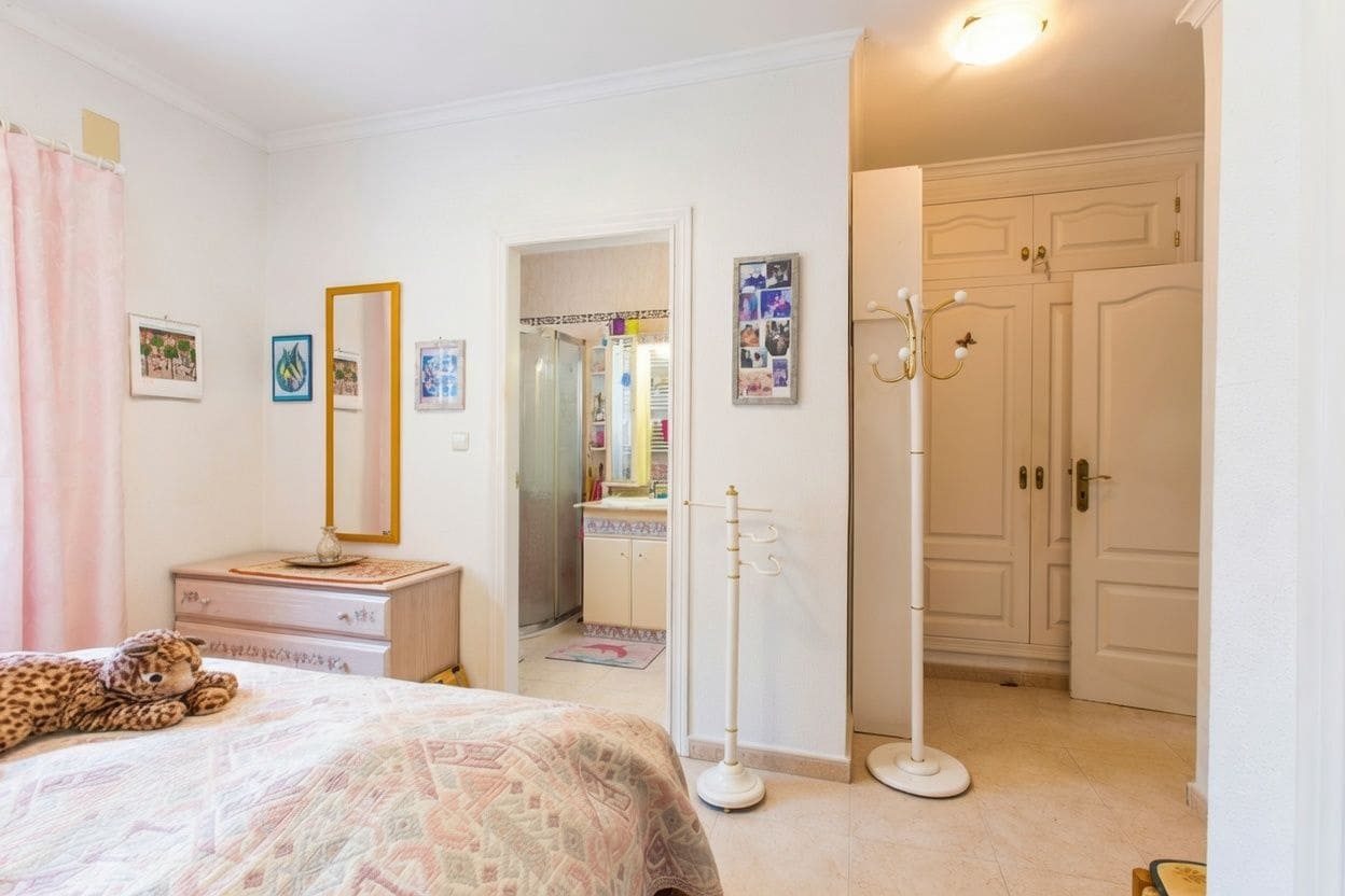 Chalet de 4 habitaciones en Calpe / Calp en venta con piscina garaje - 590.000 € (Ref: 9538709)