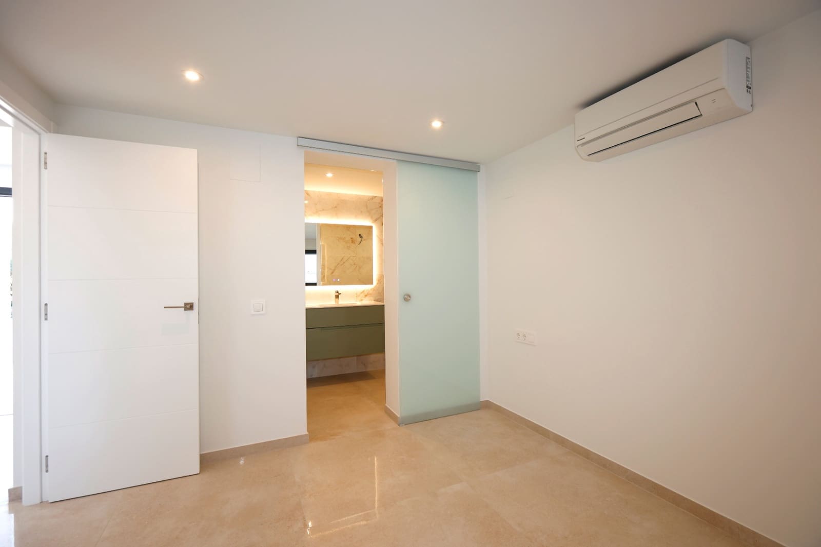 4 bedroom Villa for sale in Calpe / Calp with pool - € 840,000 (Ref: 9538737)