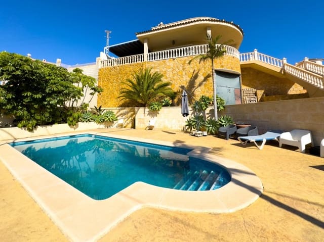 3 slaapkamer Villa te koop in El Campello met zwembad - € 595.000 (Ref: 9538764)