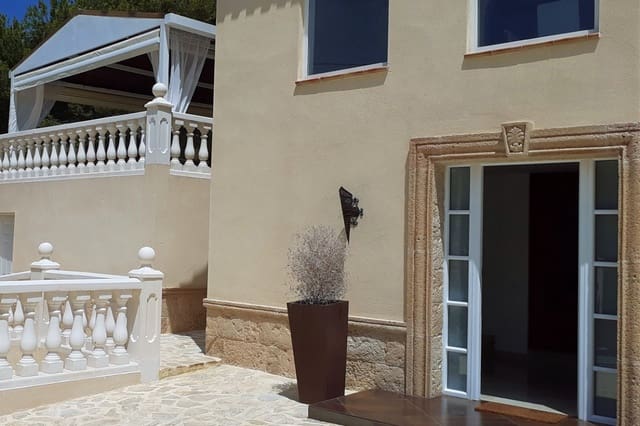 Chalet de 3 habitaciones en Albir, Alfaz del Pi / L'Alfàs del Pi en venta con piscina - 795.000 € (Ref: 9538765)