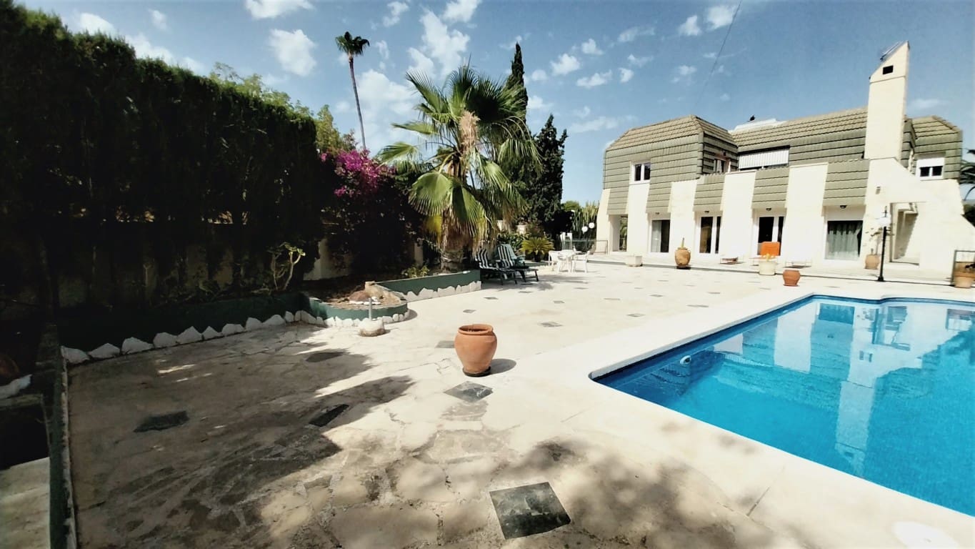 5 bedroom Villa for sale in Benidorm - € 735,000 (Ref: 9538785)