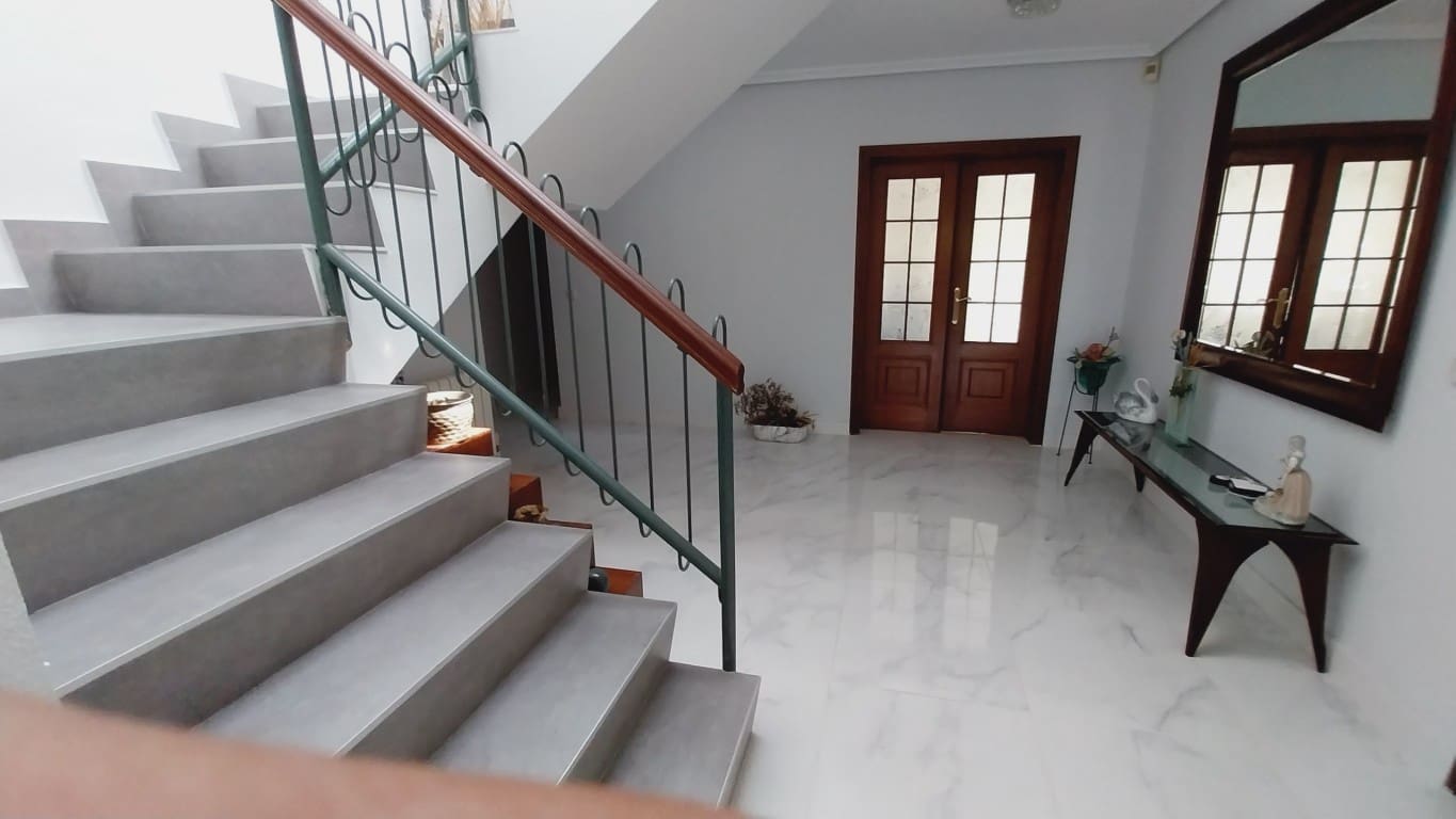 5 bedroom Villa for sale in Benidorm - € 735,000 (Ref: 9538785)