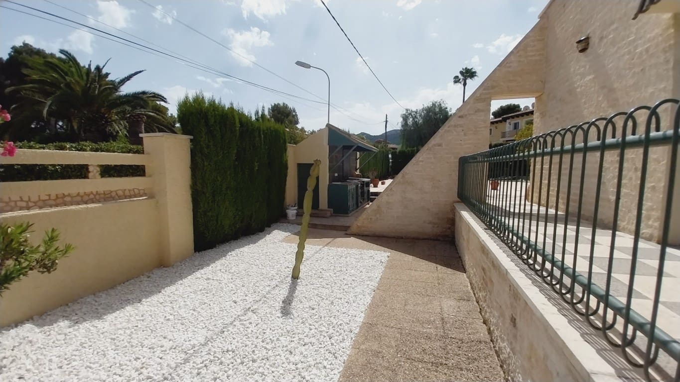 5 bedroom Villa for sale in Benidorm - € 735,000 (Ref: 9538785)