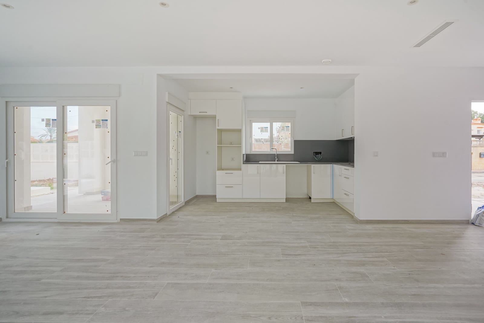 Chalet de 3 habitaciones en Els Poblets en venta con piscina - 550.000 € (Ref: 9569670)