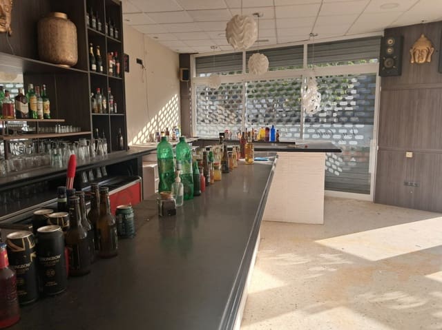 Kommersiell til salgs i Playa Poniente, Benidorm med garasje - € 325 000 (Ref: 9572085)