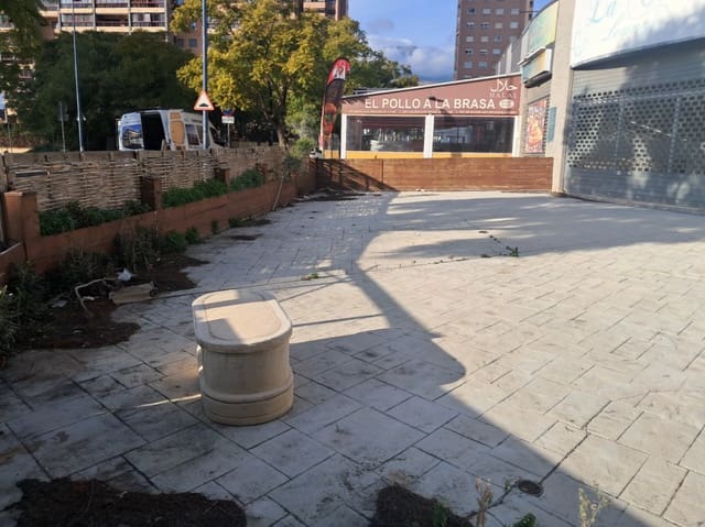 Kommersiell til salgs i Playa Poniente, Benidorm med garasje - € 325 000 (Ref: 9572085)