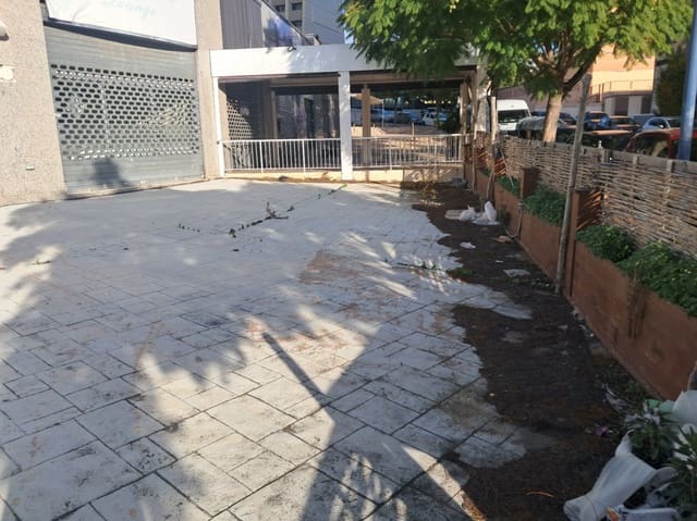 Kommersiell til salgs i Playa Poniente, Benidorm med garasje - € 325 000 (Ref: 9572085)