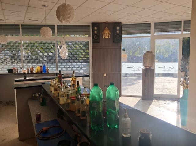 Kommersiell til salgs i Playa Poniente, Benidorm med garasje - € 325 000 (Ref: 9572085)