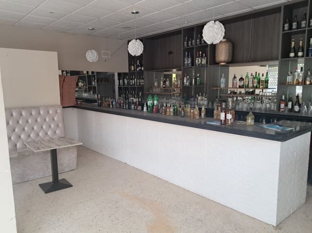 Kommersiell til salgs i Playa Poniente, Benidorm med garasje - € 325 000 (Ref: 9572085)