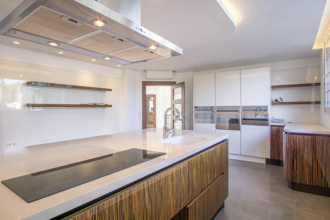 5 sypialnia Willa na sprzedaż w Alfaz del Pi / L'Alfas del Pi z basenem - 1 600 000 € (Ref: 9584908)