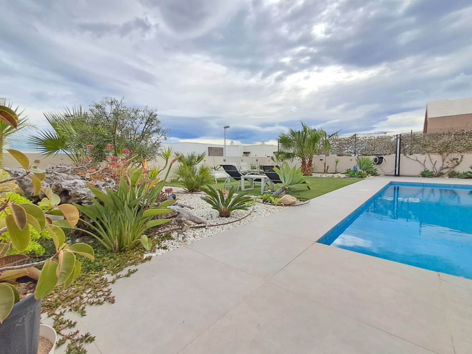 5 makuuhuone Huvila myytävänä paikassa Polop mukana uima-altaan - 720 000 € (Ref: 9598321)