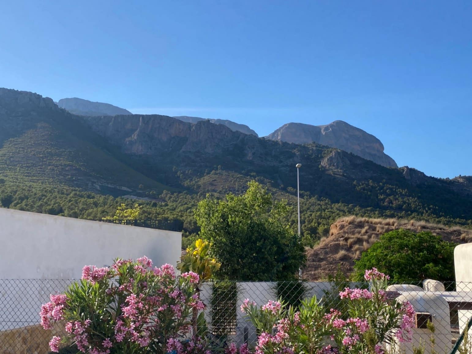 3 soveværelse Villa til salg i Polop med swimmingpool - € 460.000 (Ref: 9603431)