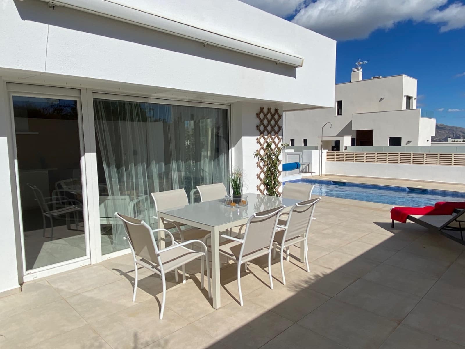 3 soveværelse Villa til salg i Polop med swimmingpool - € 460.000 (Ref: 9603431)