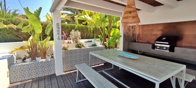 Villa/Maison de 4 chambres à louer à Benissa avec piscine - 5 000 € (Ref: 9606683)