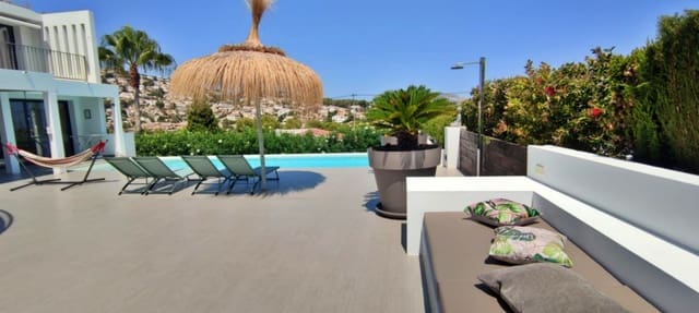 Villa/Maison de 4 chambres à louer à Benissa avec piscine - 5 000 € (Ref: 9606683)