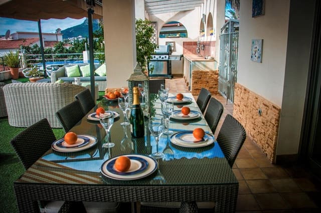 4 soverom Villa til salgs i Calpe / Calp - € 950 000 (Ref: 9630541)