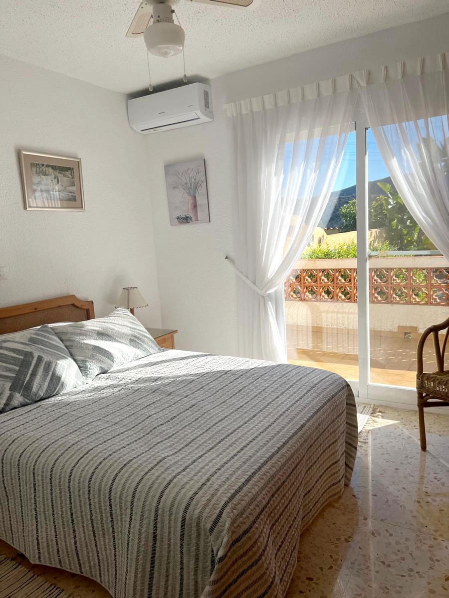 Chalet de 2 habitaciones en Benidoleig en venta con piscina - 263.000 € (Ref: 9666983)