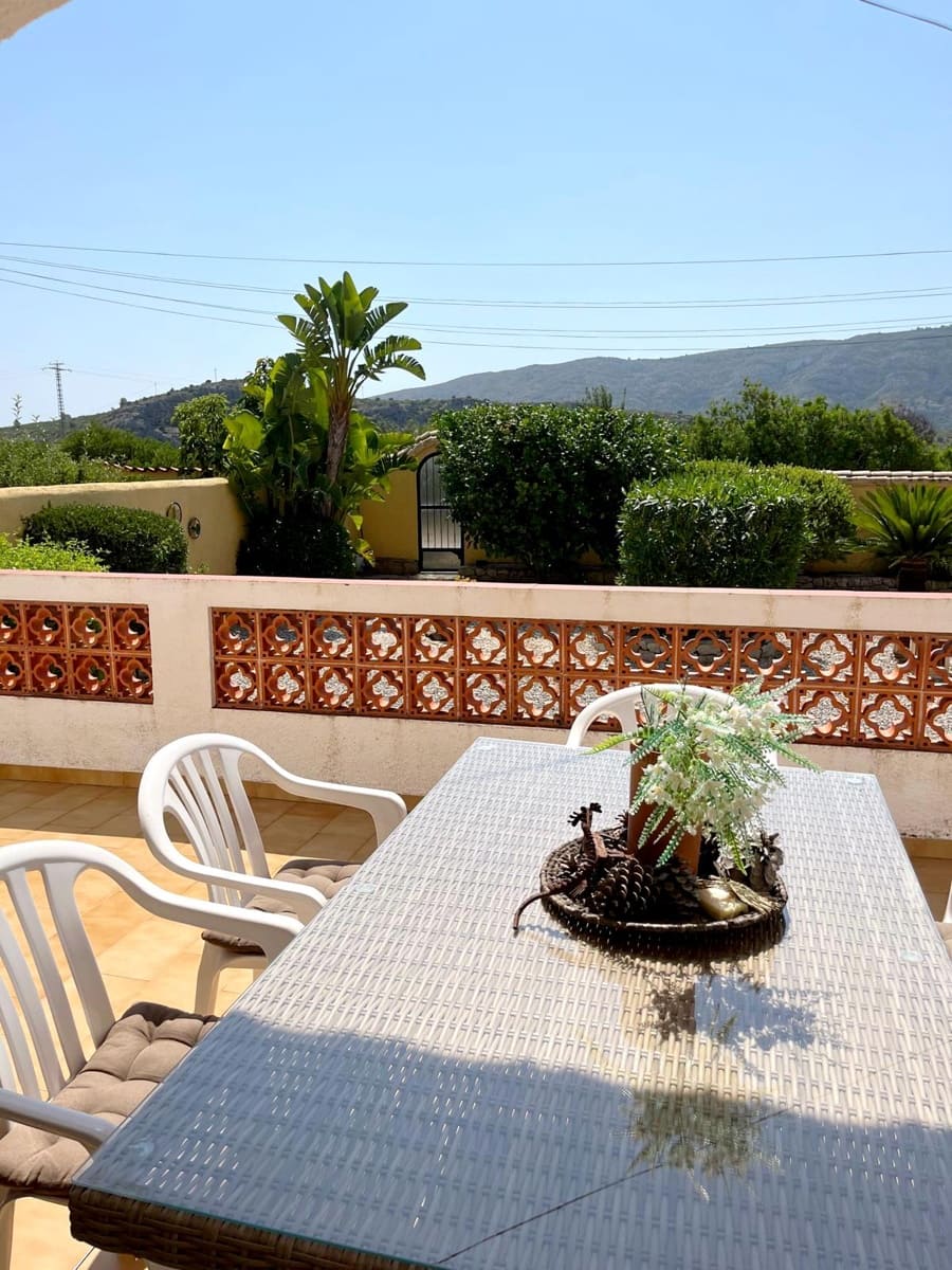 Chalet de 2 habitaciones en Benidoleig en venta con piscina - 263.000 € (Ref: 9666983)