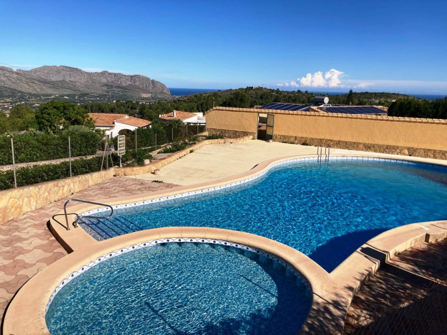 Chalet de 2 habitaciones en Benidoleig en venta con piscina - 263.000 € (Ref: 9666983)