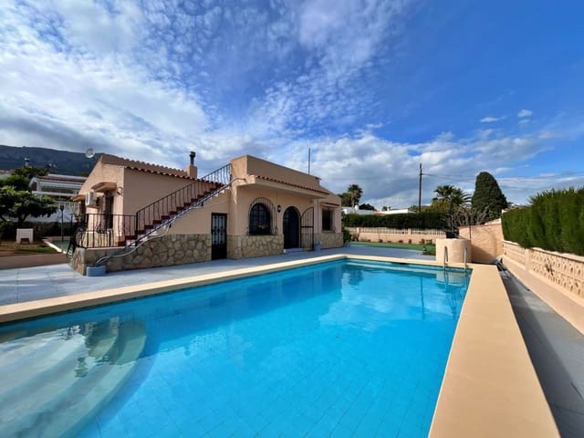 3 soveværelse Villa til leje i Calpe / Calp med swimmingpool - € 1.500 (Ref: 9666984)