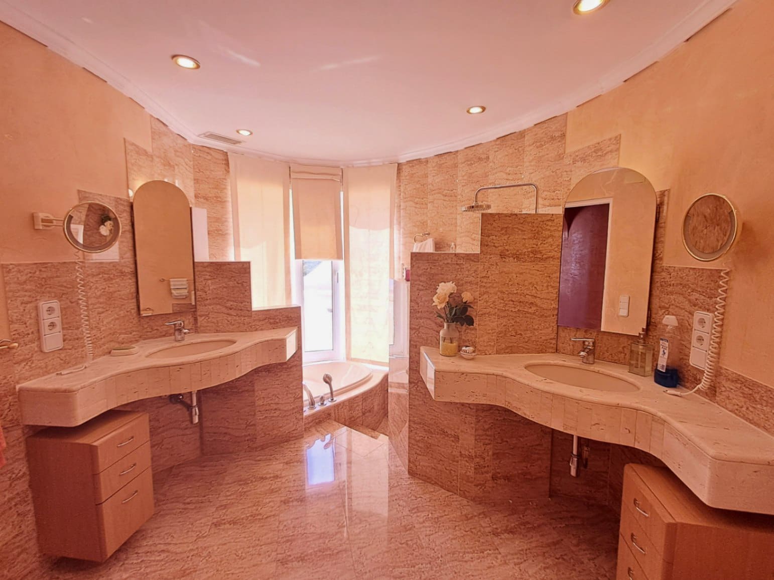 5 bedroom Villa for sale in Altea with pool garage - € 995,000 (Ref: 9694030)