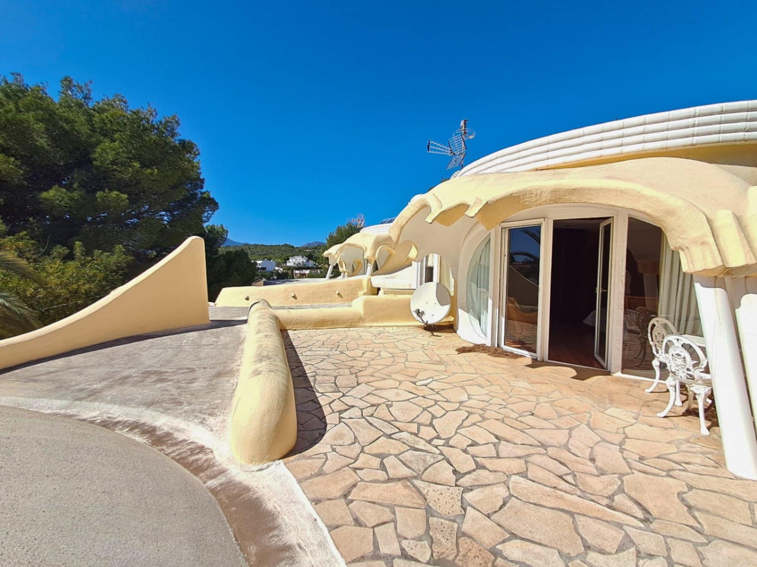 5 bedroom Villa for sale in Altea with pool garage - € 995,000 (Ref: 9694030)