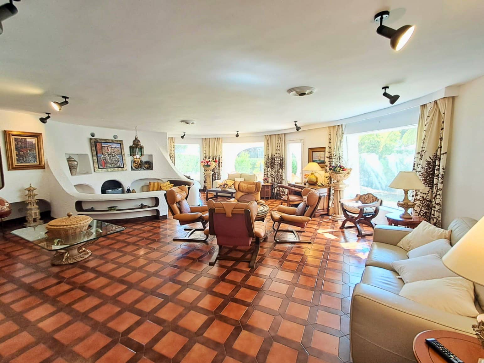 5 bedroom Villa for sale in Altea with pool garage - € 995,000 (Ref: 9694030)