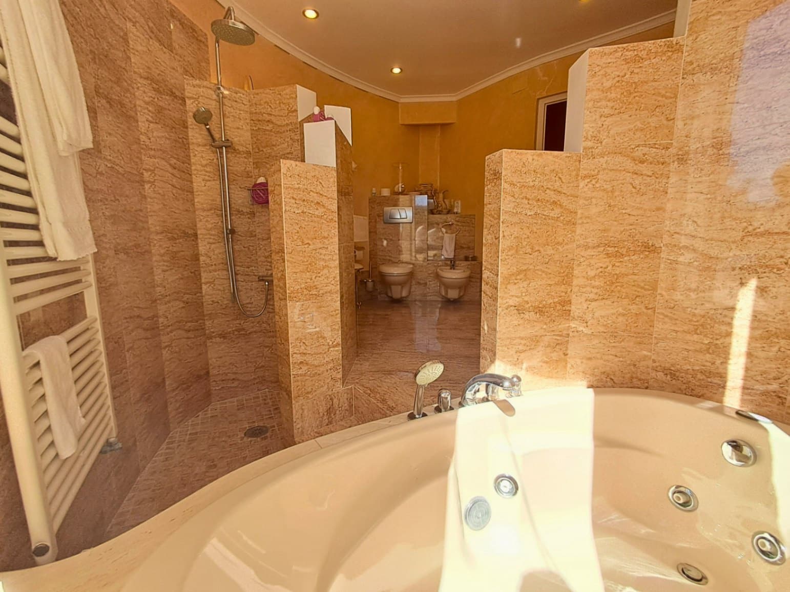 5 bedroom Villa for sale in Altea with pool garage - € 995,000 (Ref: 9694030)