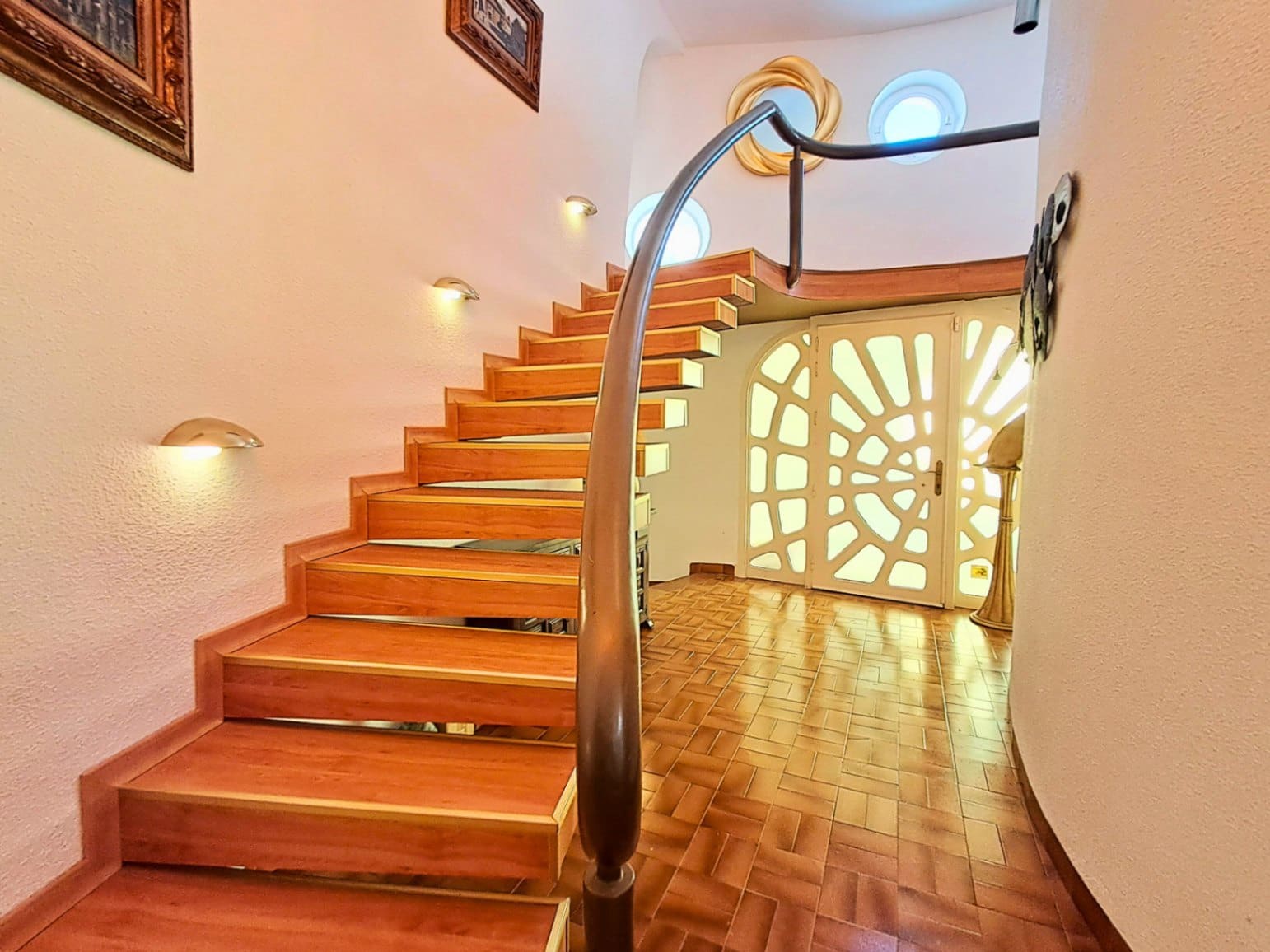 5 bedroom Villa for sale in Altea with pool garage - € 995,000 (Ref: 9694030)