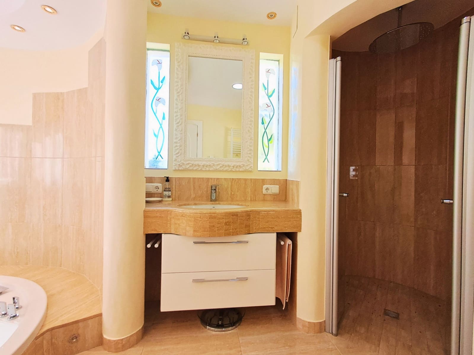 5 bedroom Villa for sale in Altea with pool garage - € 995,000 (Ref: 9694030)